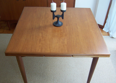Parker extendable shop dining table